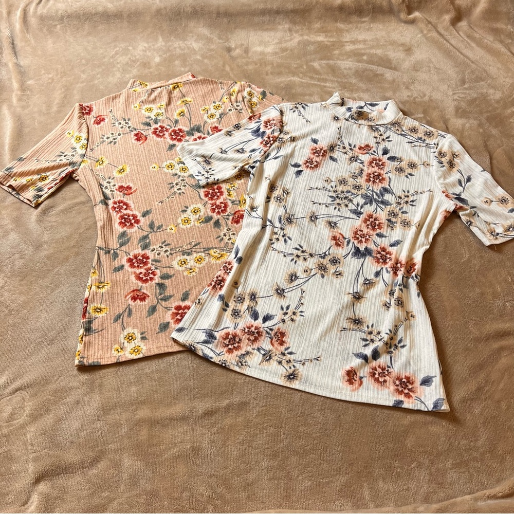 SUZY SHIER White and Pink Floral Mock Neck Short Sleeve Fitted Blouses - Size S